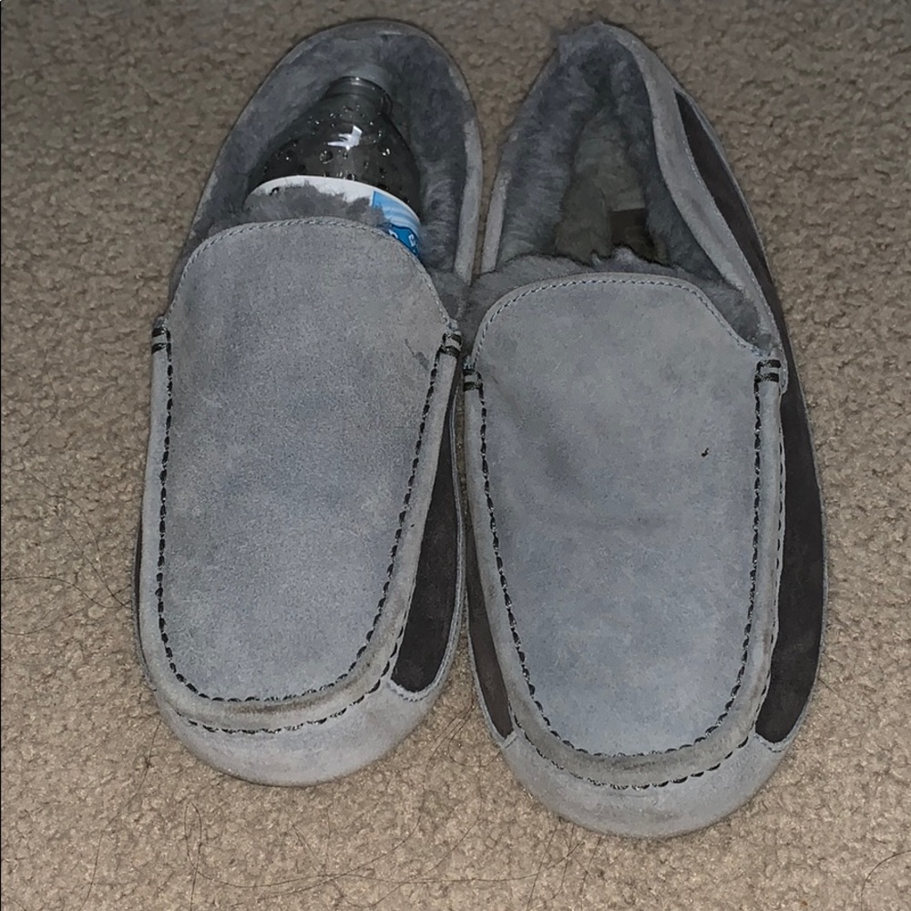 UGG men’s slippers size 9